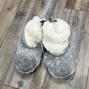 Dearfoams Fluffy Gray and Cream Slippers